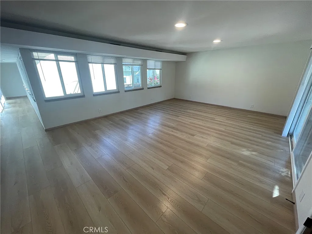 3 bed, 5532 sqft, $3,000 — Photo 3