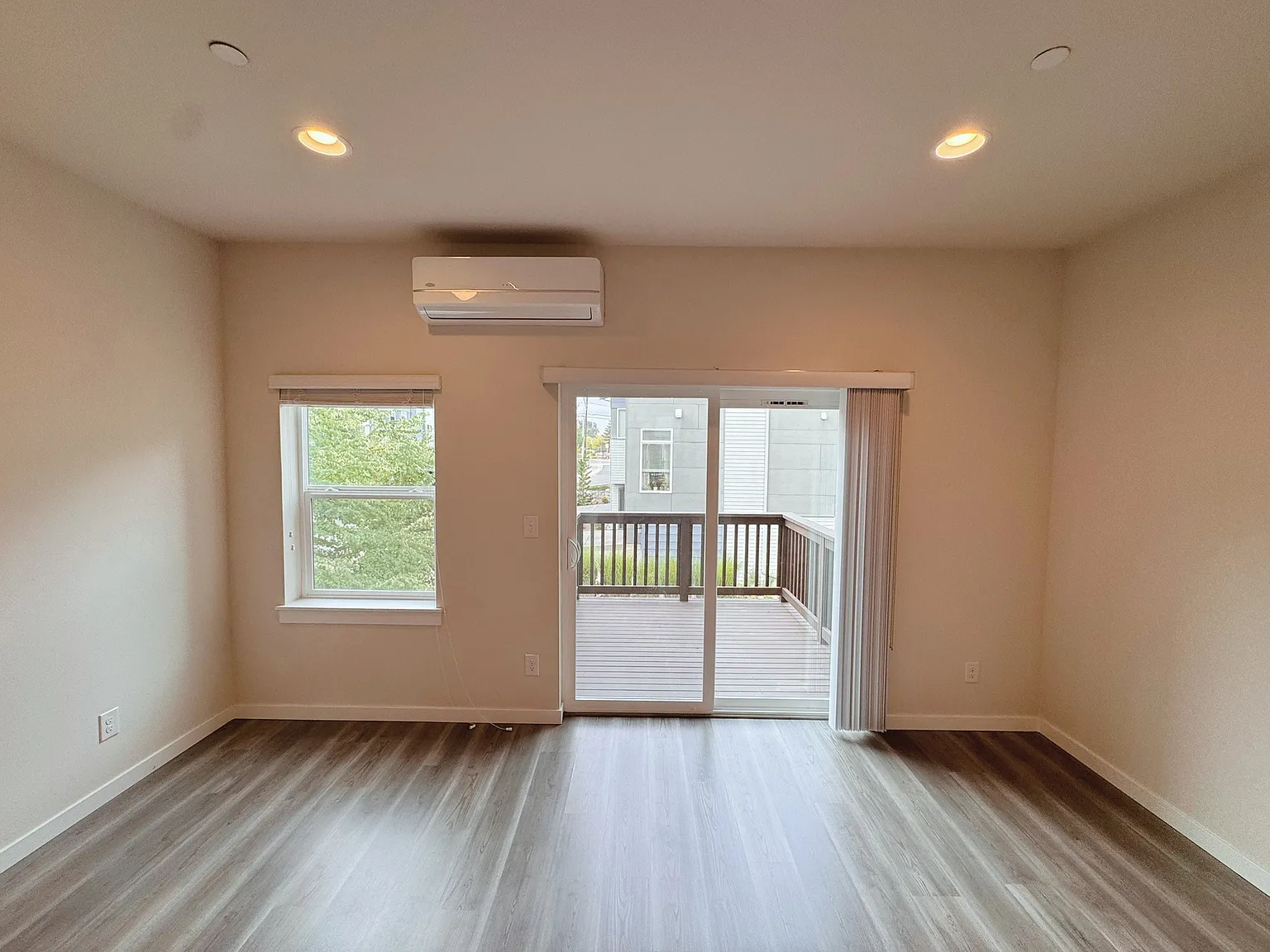2 bed, 2.5 bath, 1424 sqft, $3,000 — Photo 4