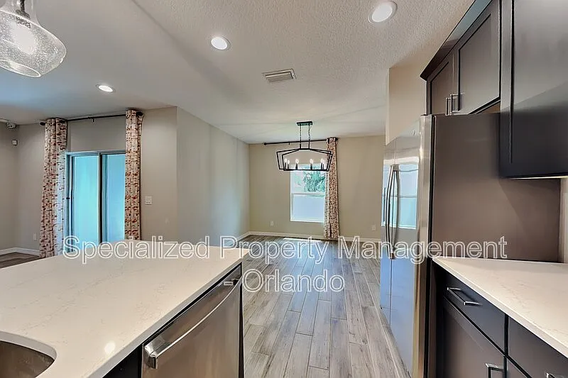 4 bed, 2.0 bath, 1819 sqft, $2,550 — Photo 3