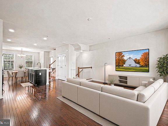 3rd image of 9505 Smithview Pl