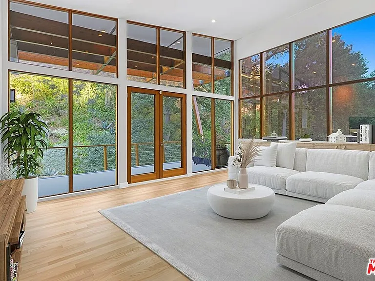 3600 Mandeville Canyon Rd — Photo 10