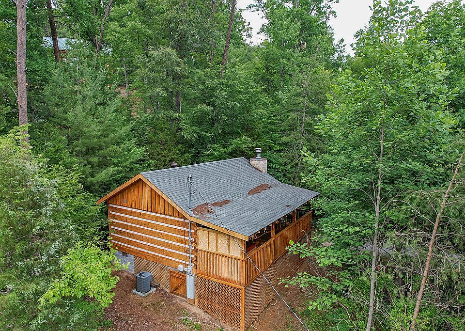 2nd image of 2121 Bluff Ridge Rd