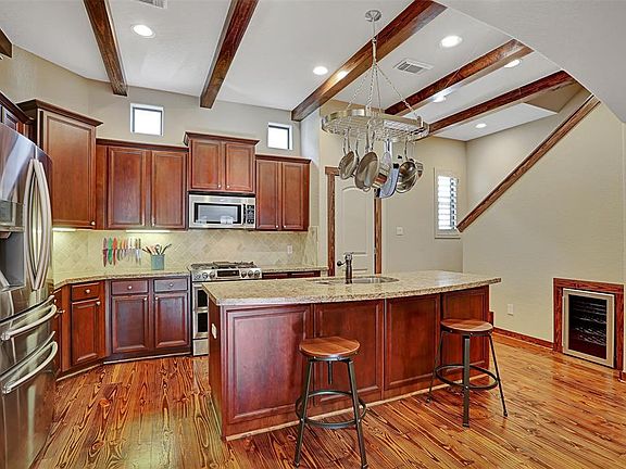 5th image of 1001 W 21st St Unit 7