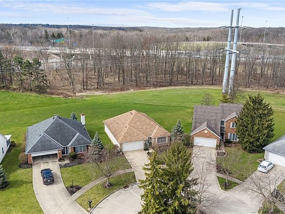 5th image of 16406 Logan Ct
