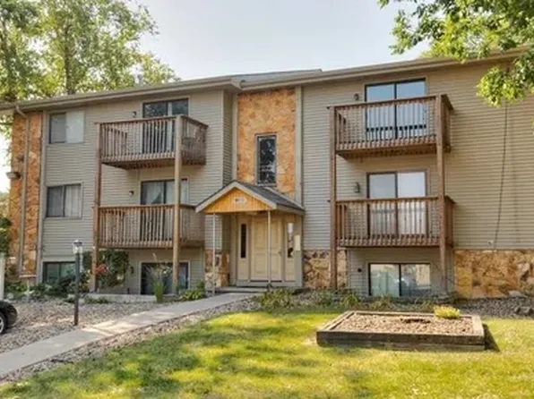 9553 University Ave APT 2, Clive, IA 50325