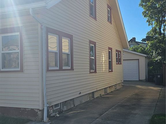 4th image of 906 Silvercrest Ave