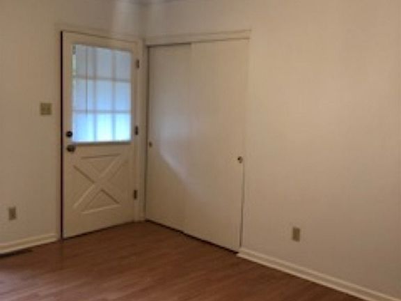 3rd image of 1418 Clayton Ct
