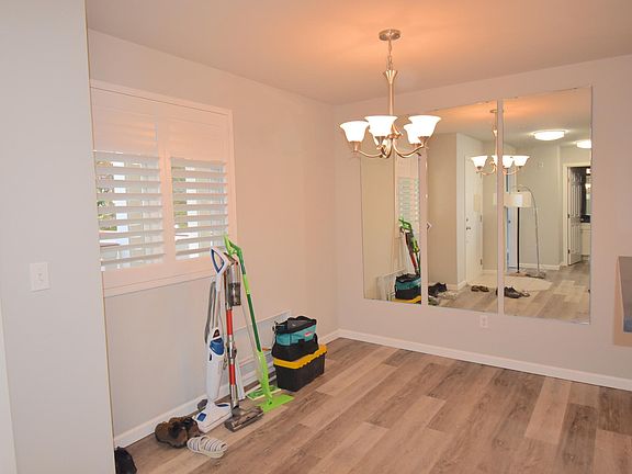 5th image of 18501 SE Newport Way Unit M252