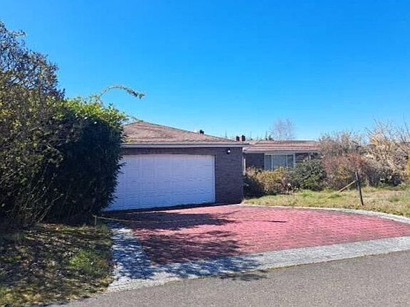 3rd image of 960 S Fairview Dr