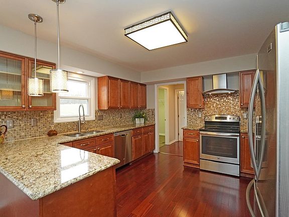 3rd image of 8294 Eagleridge Dr