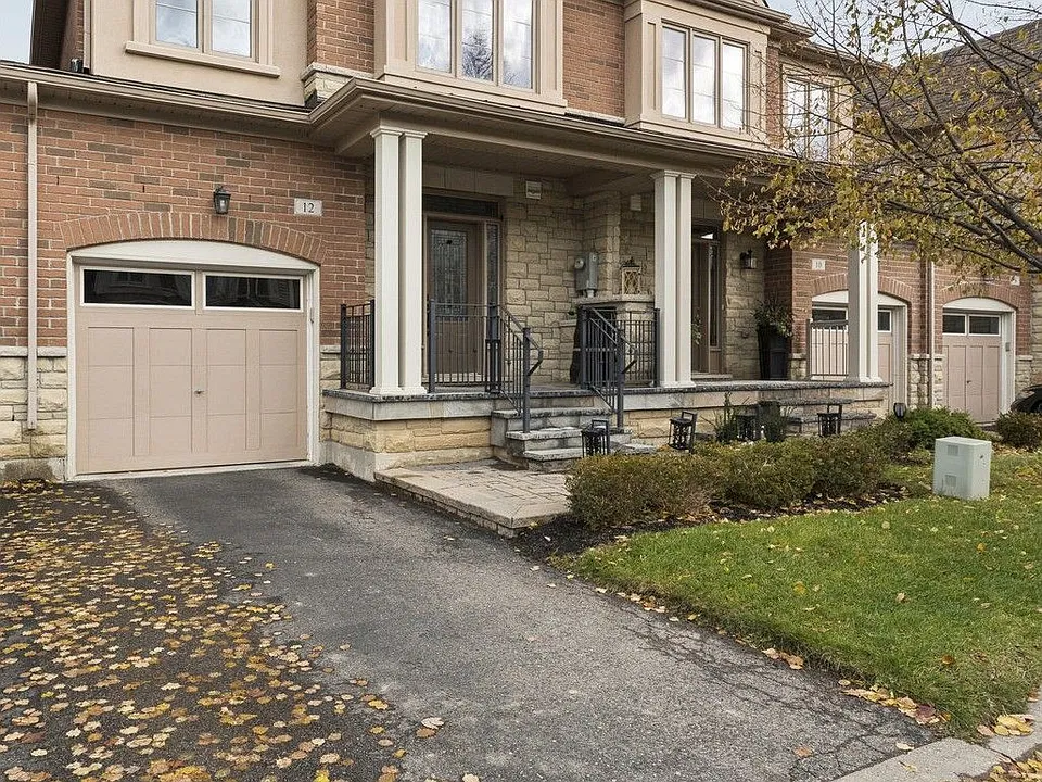 12 Diamond Leaf Ln