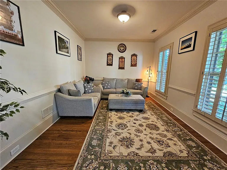 10924 Waters Rd — Photo 3