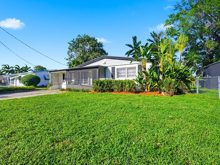 3019 N 57th Dr — Photo 41