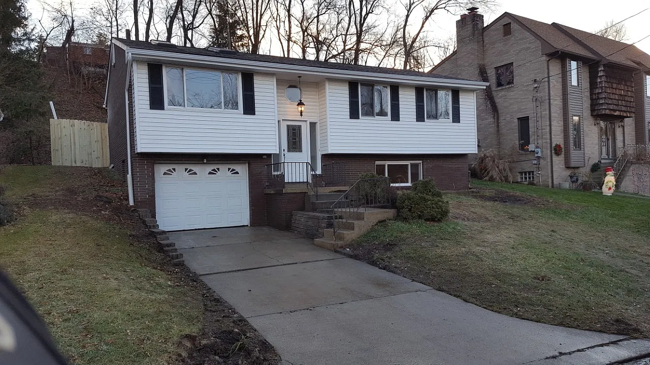 3000 Meadowvue Dr photo 1