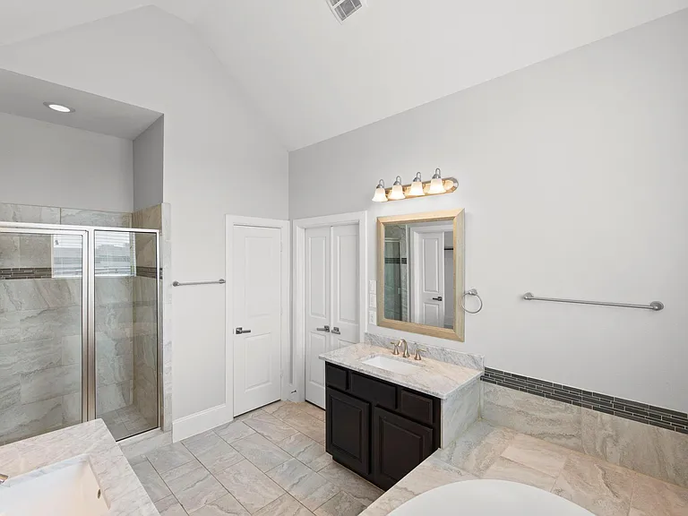 702 N Shepherd Dr — Photo 13