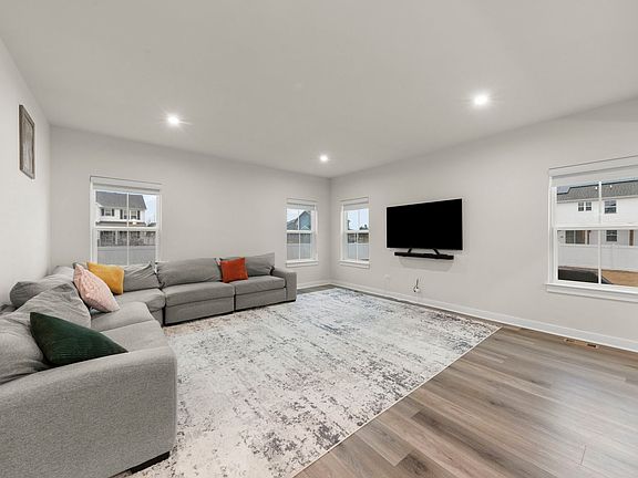 5th image of 3096 Jeter St
