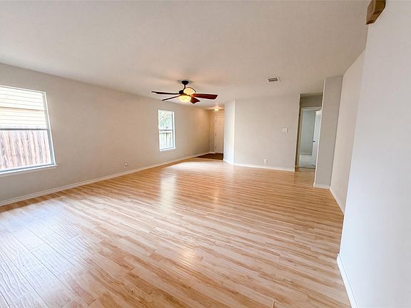 3rd image of 616 Barbara Way