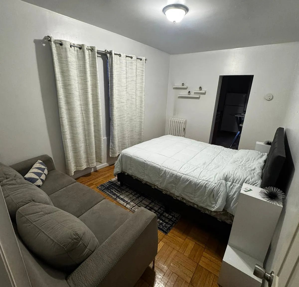 3 bed, 700 sqft, $1,200 — Photo 1
