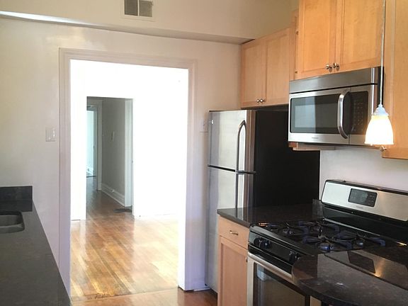 2nd image of 916 W Belle Plaine Ave APT 2