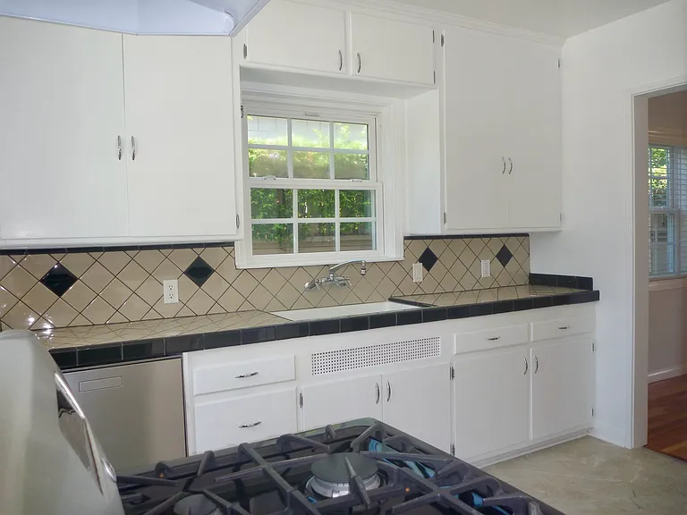 845 Flower Ave — Photo 16