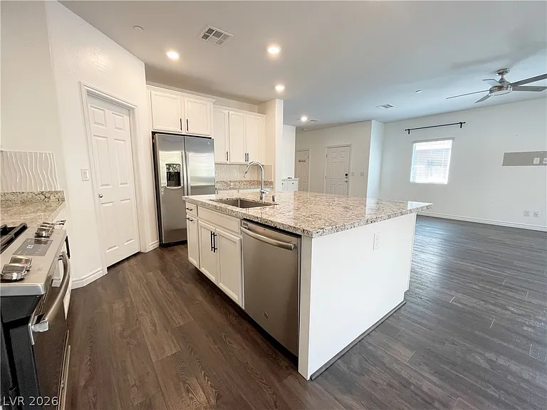 7035 Denio Island St — Photo 8