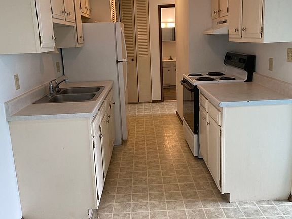 2nd image of 610 11th St NE #10646009
