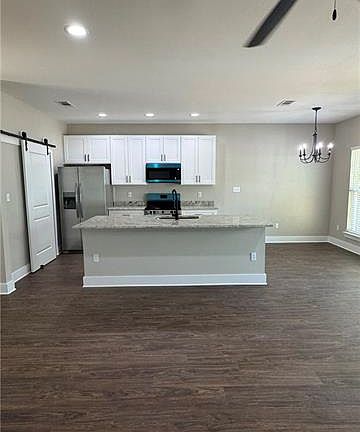 2nd image of 40065 Cane Ave