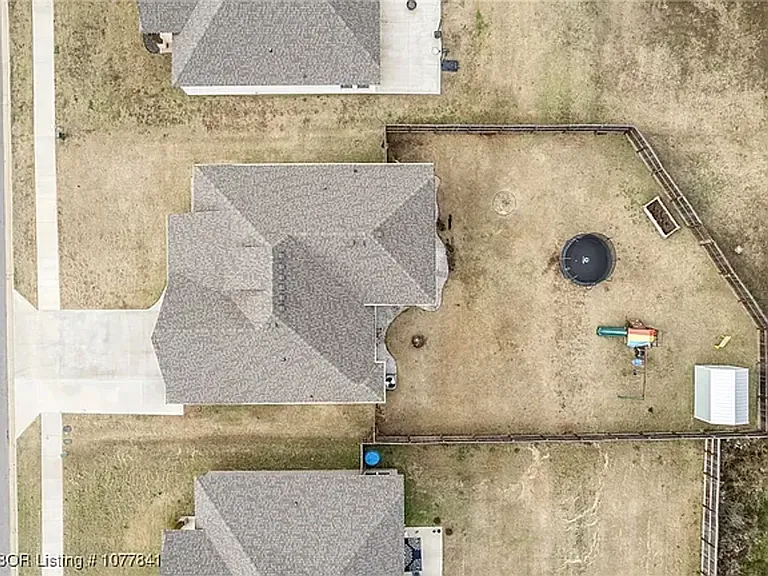 1505 Northridge Dr E — Photo 30