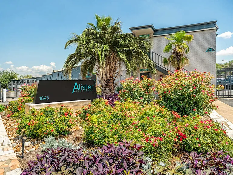 Alister Apartments at Town Lake — Photo 5