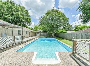 1411 Bellaire Blvd, Alvin, TX 77511