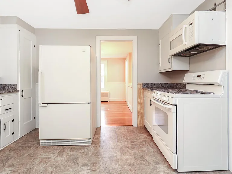 142 Elmwood Ave — Photo 9