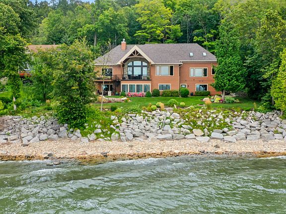 2nd image of 5229 Edgewater Beach Rd