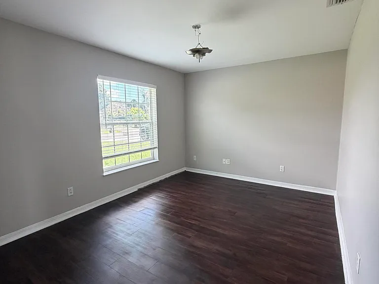581 NW Goldcoast Ave — Photo 13