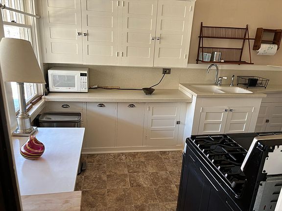 Kitchen, gas stove, microwave