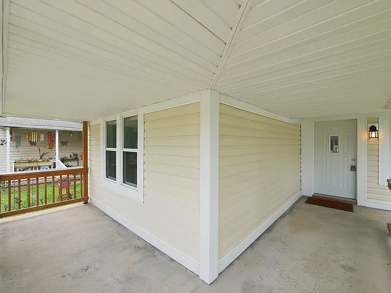 902 Warren Ave — Photo 3