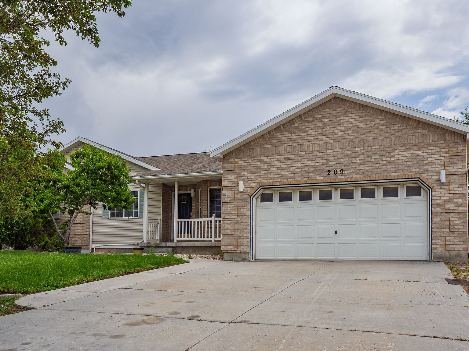209 Country Club Dr, Stansbury Park, UT 84074 | MLS #2096188