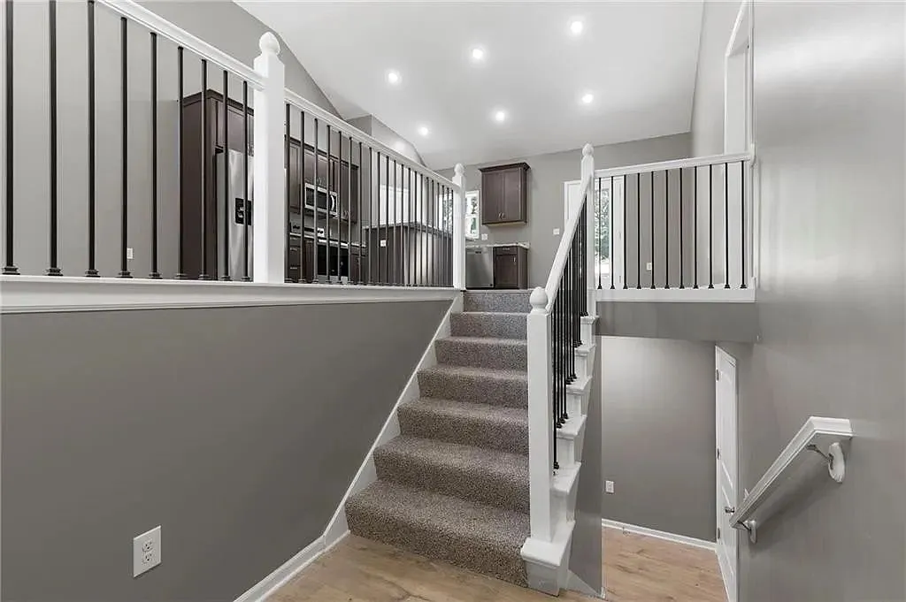 135 Cedar Ct - 1 — Photo 3