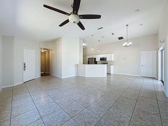 4th image of 927 Reserve Pl