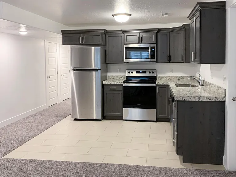 103 N 300 E — Photo 1