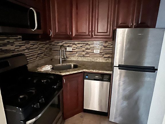 2nd image of 4024 N Ashland Ave APT 303