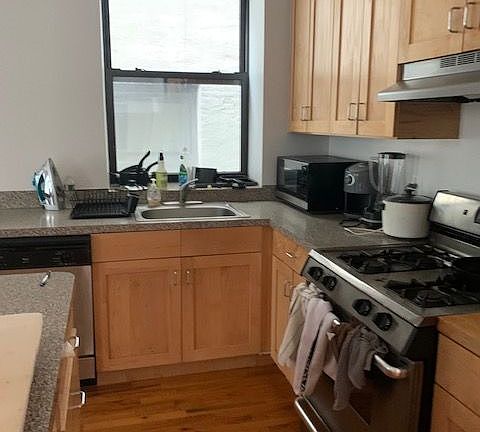 5th image of 304 W 112th St APT 4R