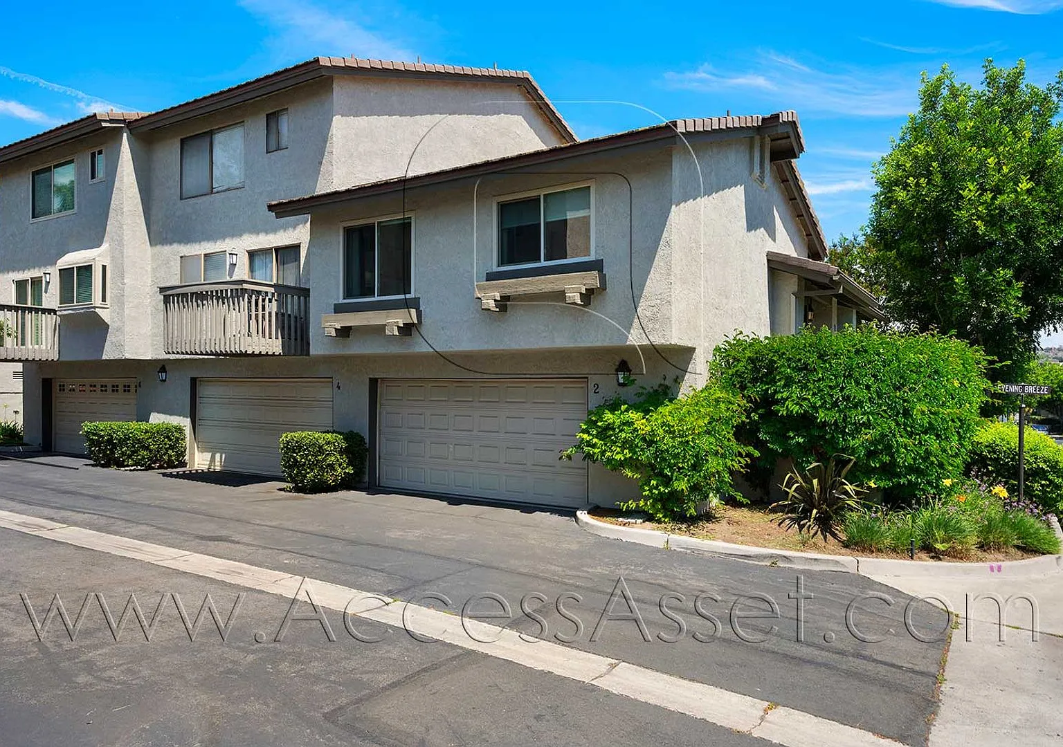 Beautiful Home in Highly Coveted Turtle Rock — Photo 1