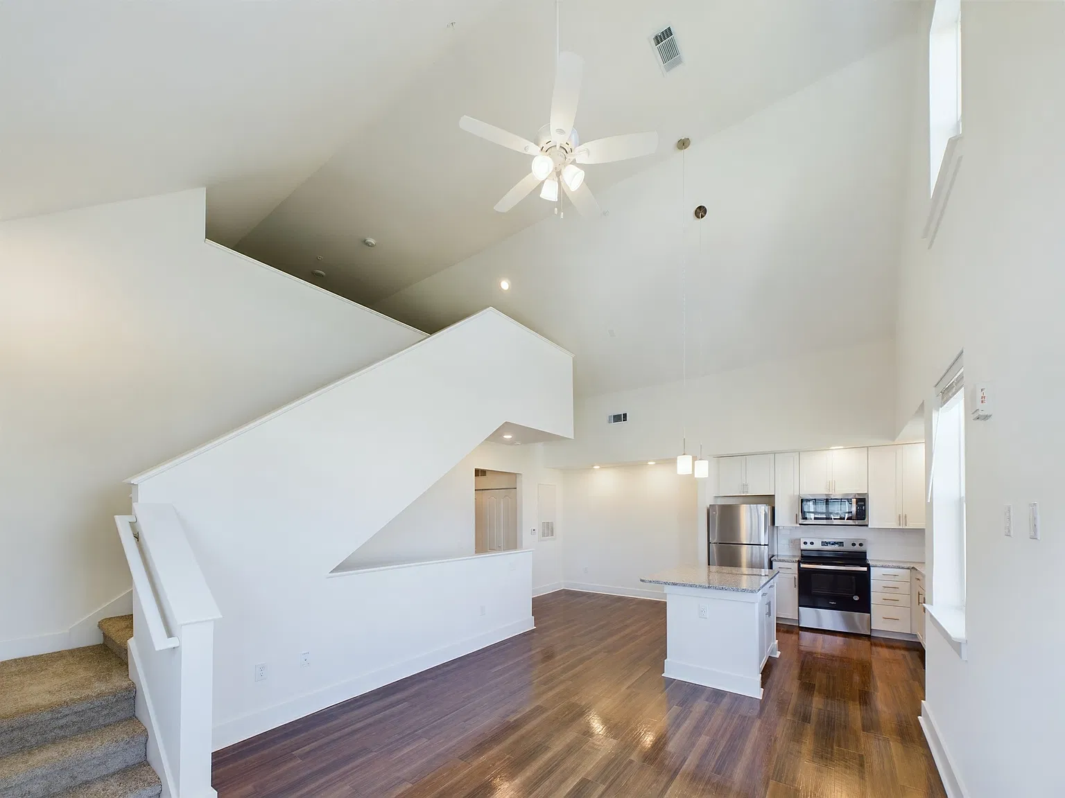 575 Quinn Ln — Photo 1