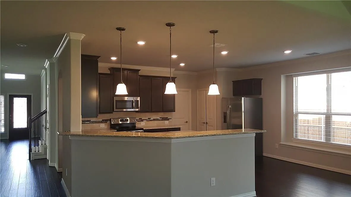 5 bed, 3067 sqft, $2,995 — Photo 4