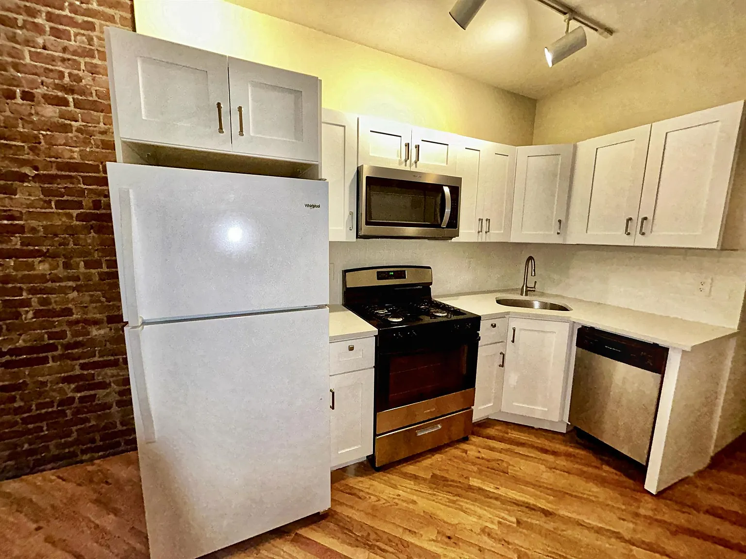 1 bed, 610 sqft, $3,175 — Photo 3