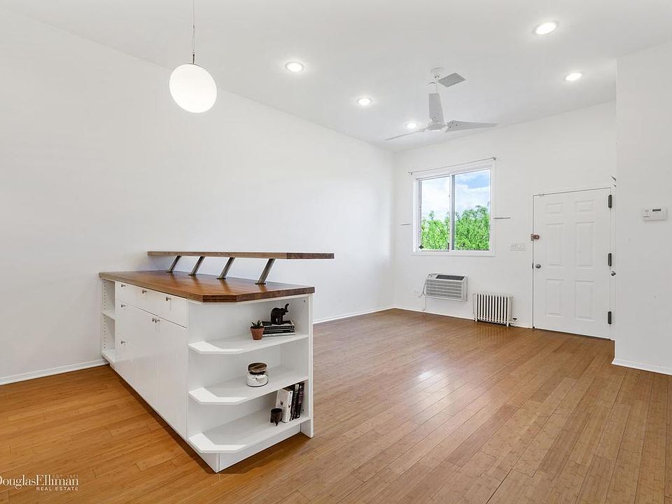 1st image of 400 Franklin Ave #4