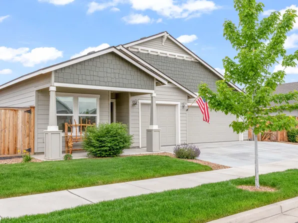 1256 NW Golf Course Dr, Madras, OR 97741
