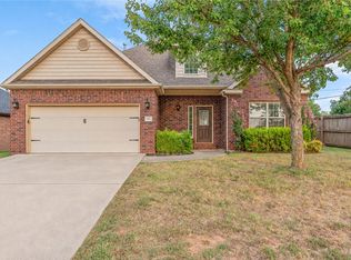 100 NE Chicory Ln, Bentonville, AR 72712