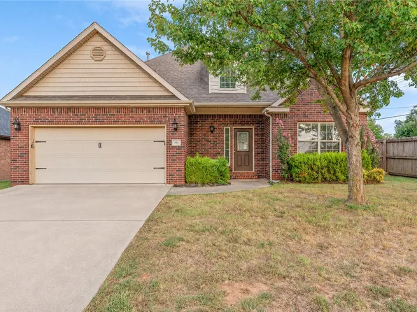 100 NE Chicory Ln, Bentonville, AR 72712