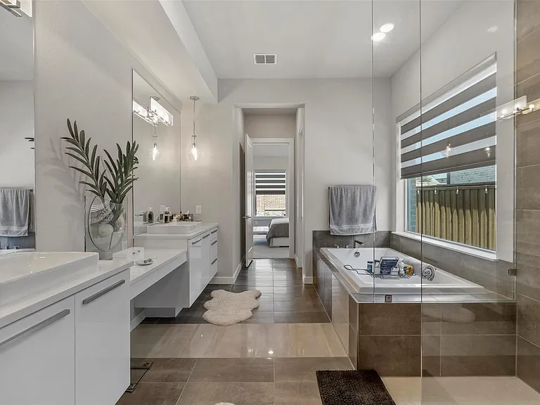 5322 Statesman Ln — Photo 11